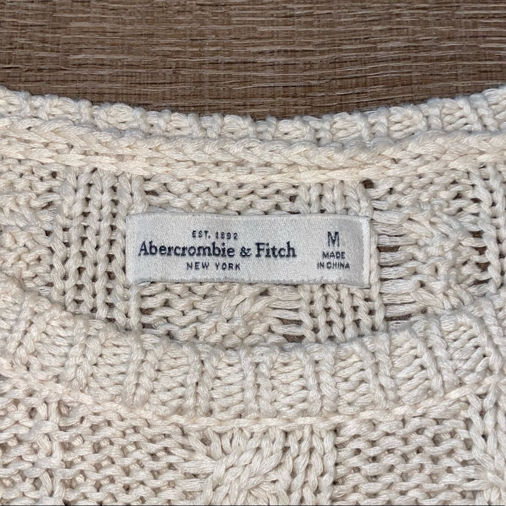 ABERCROMBIE AND FITCH CREAM CABLE KNIT SWEATER - Picture 2 of 3